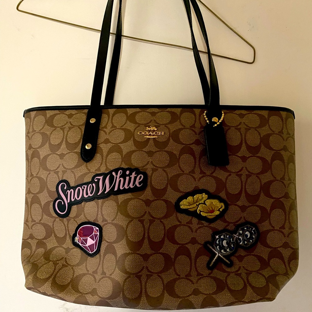 COACH X DISNEY SNOW WHITE CITY ZIP TOTE IN SIGNATURE CANVAS